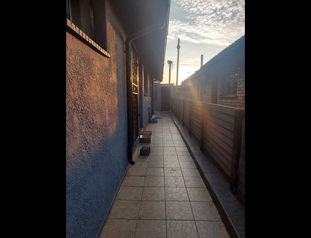 3 BEDROOM HOUSE FOR SALE IN DAVEYTON EXT 3